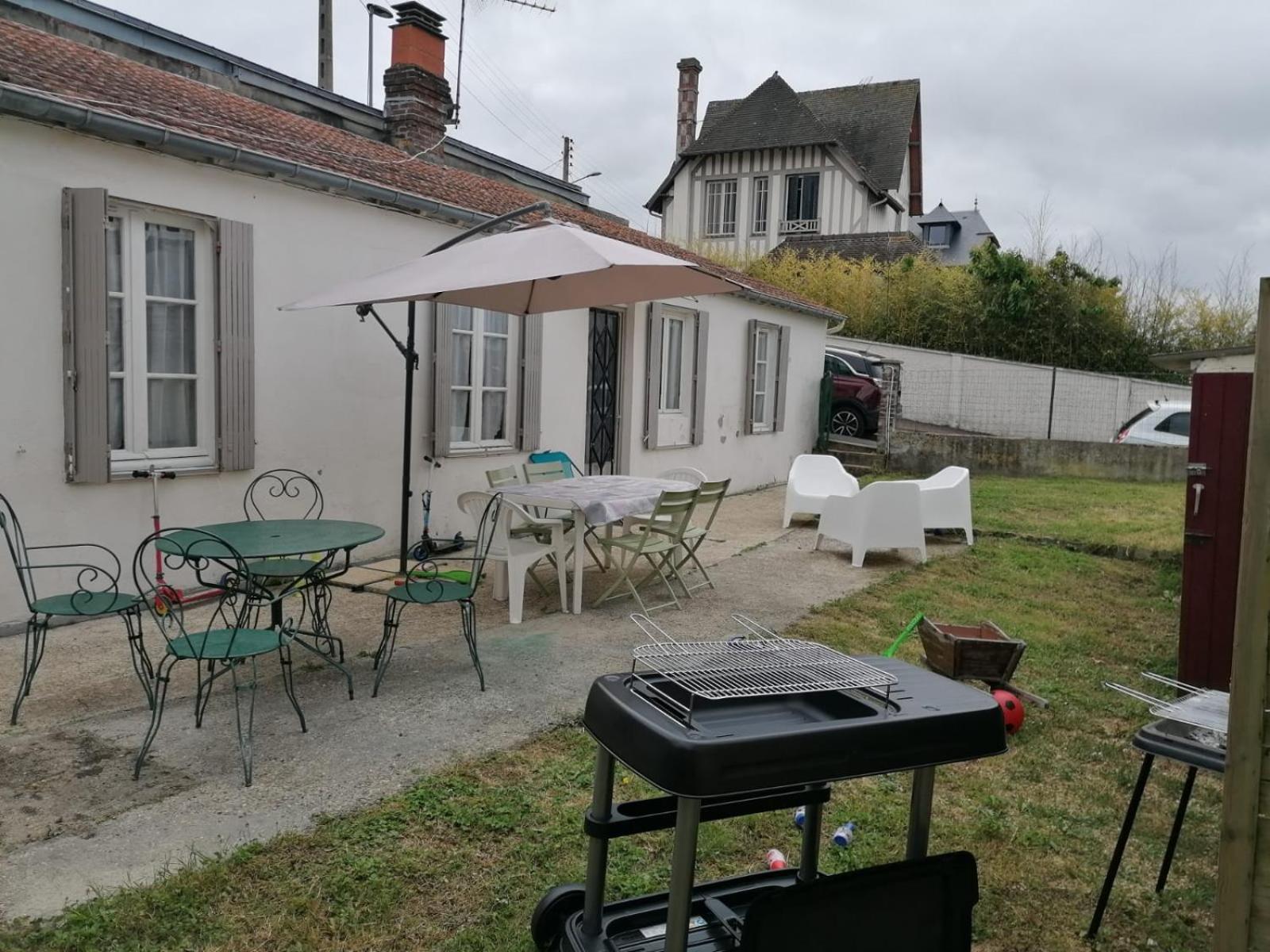 Maison De Villegiature A Trouville Sur Mer Exteriör bild